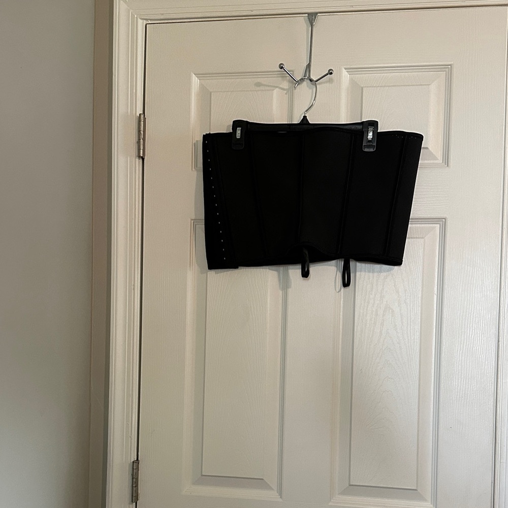 Elegant Black Waist Cincher Belt